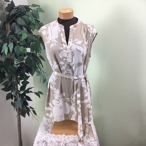 Liz Claiborne Large tan and white belted sleeveless top